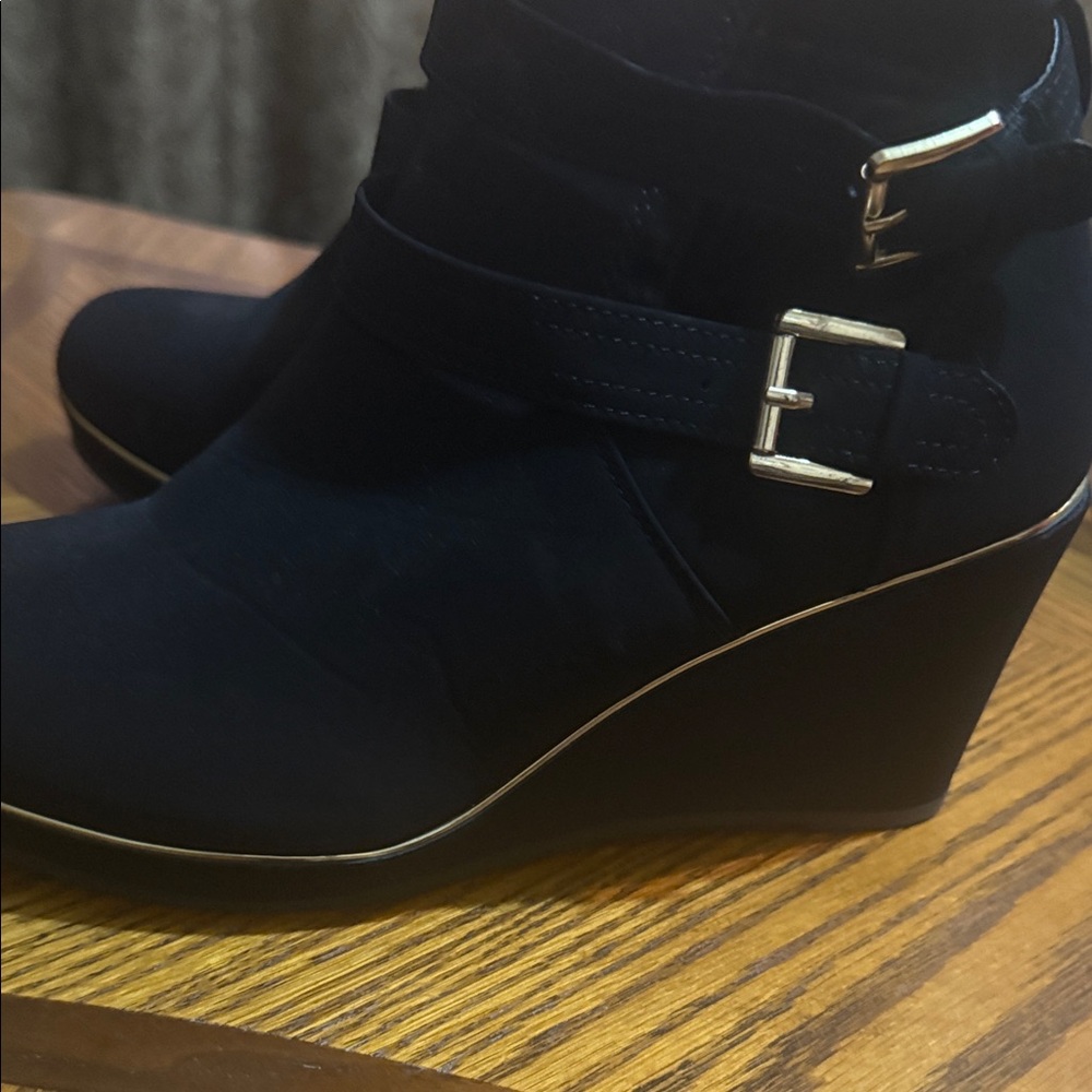 Chic Black Wedge Boots